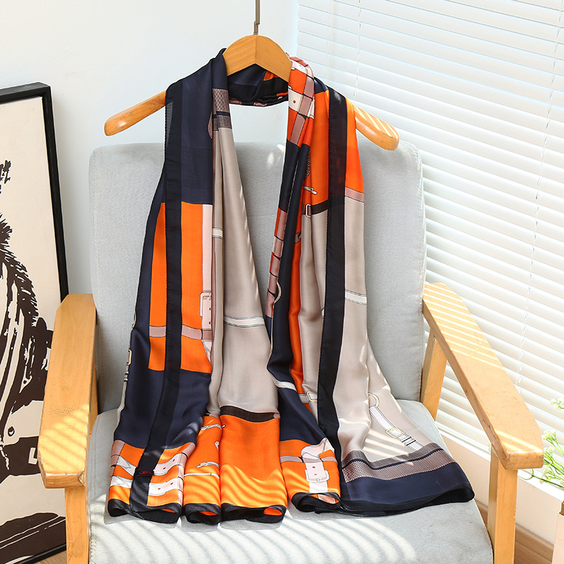 Écharpe en soie de luxe classi - Face Scarf Mask avis et prix