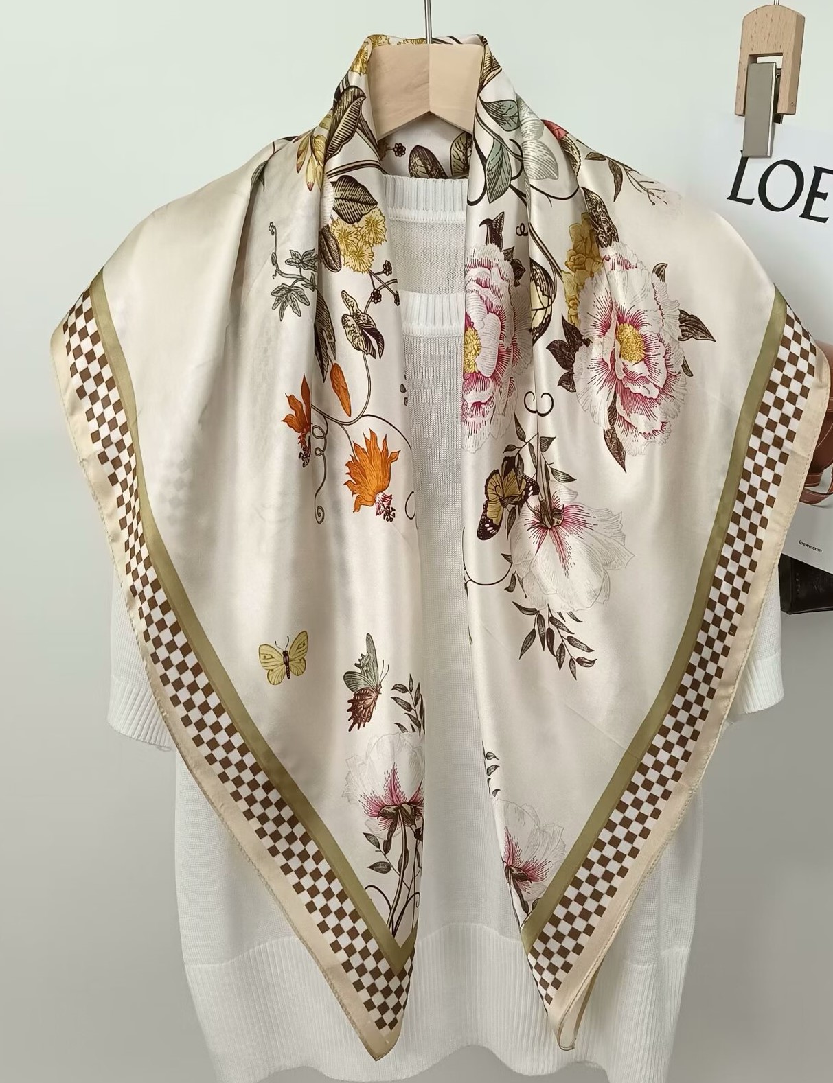 Écharpe carrée imprimée en soi - Scarf Silk Square avis et prix