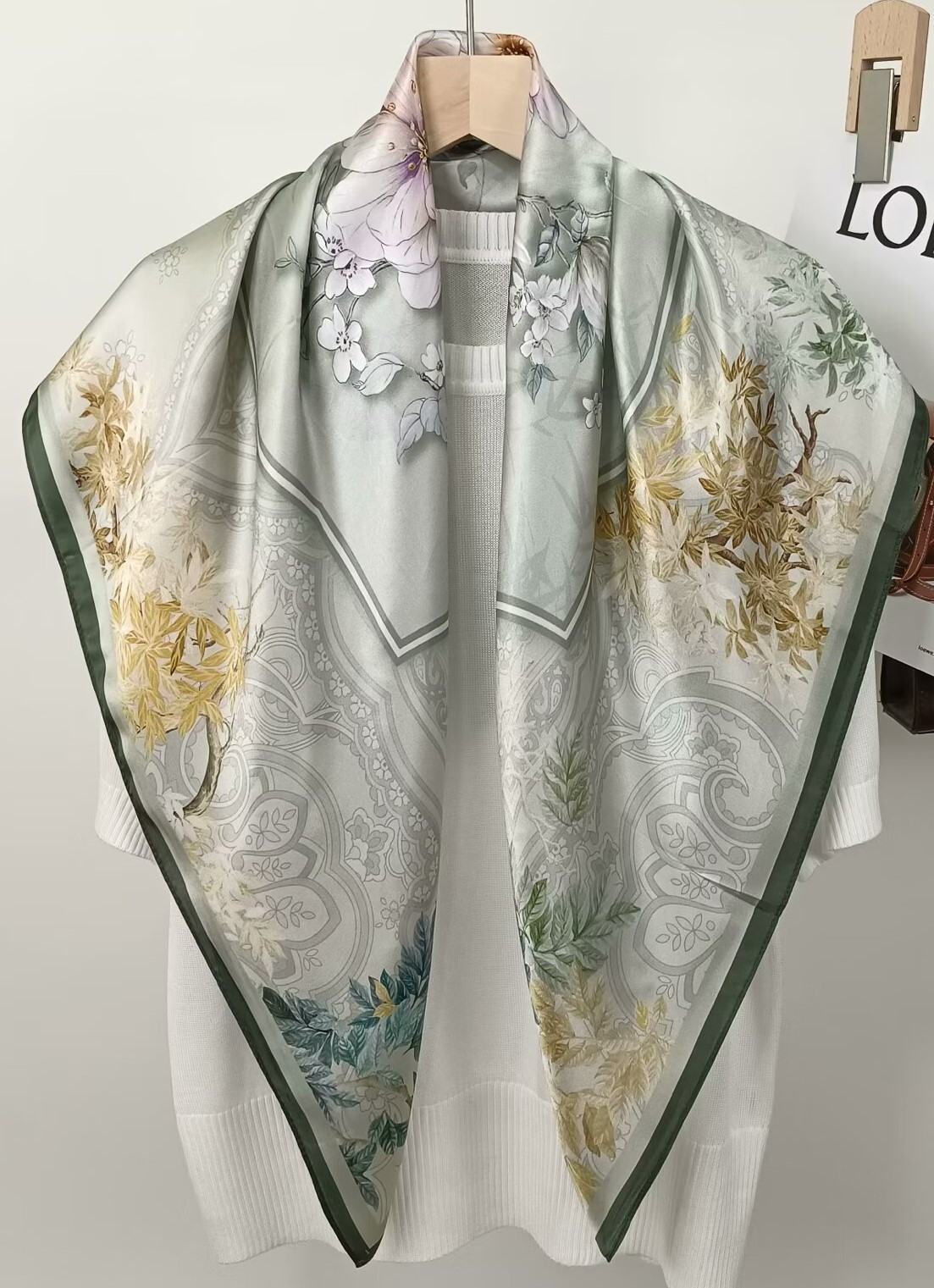 Écharpe carrée imprimée en soi - Scarf Silk Square avis et prix